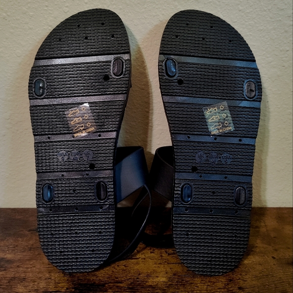 ASOS Wide Fit Stuffed Strappy Sandals in Black - Picture 3 of 7